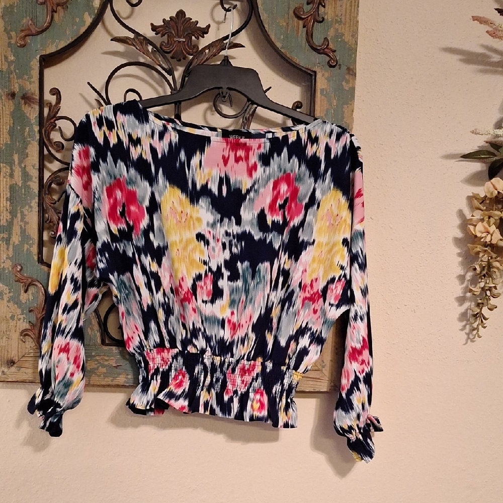 🔥🔥 HOT DEAL Floral Pink &  Blue Ruched Long Sleeve Blouse. NWOT Size SMALL